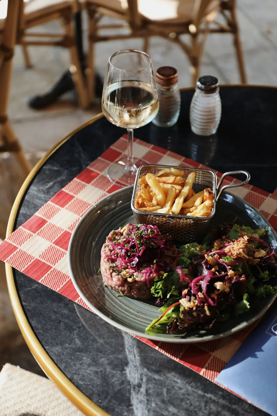 Tartare de bœuf, frites maison